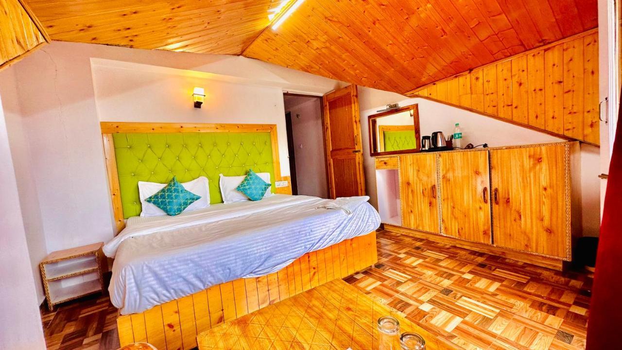 Hotel Manu Vatika Near Mall Road, *