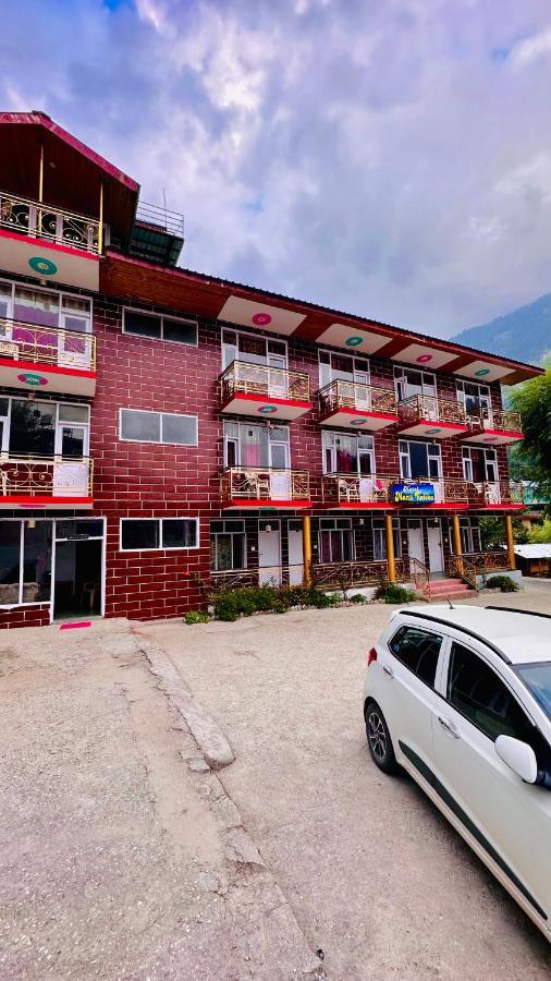 Manu Vatika Near Mall Road, * Manali (Himachal Pradesh)