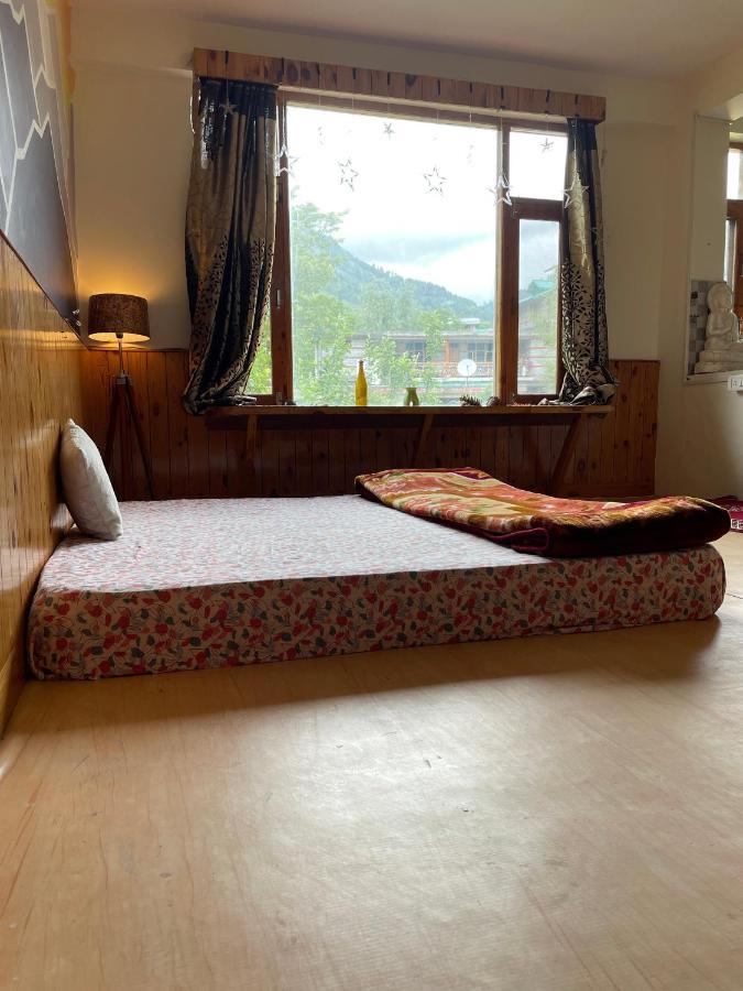 Roomshala 130 Duffers Door 3*