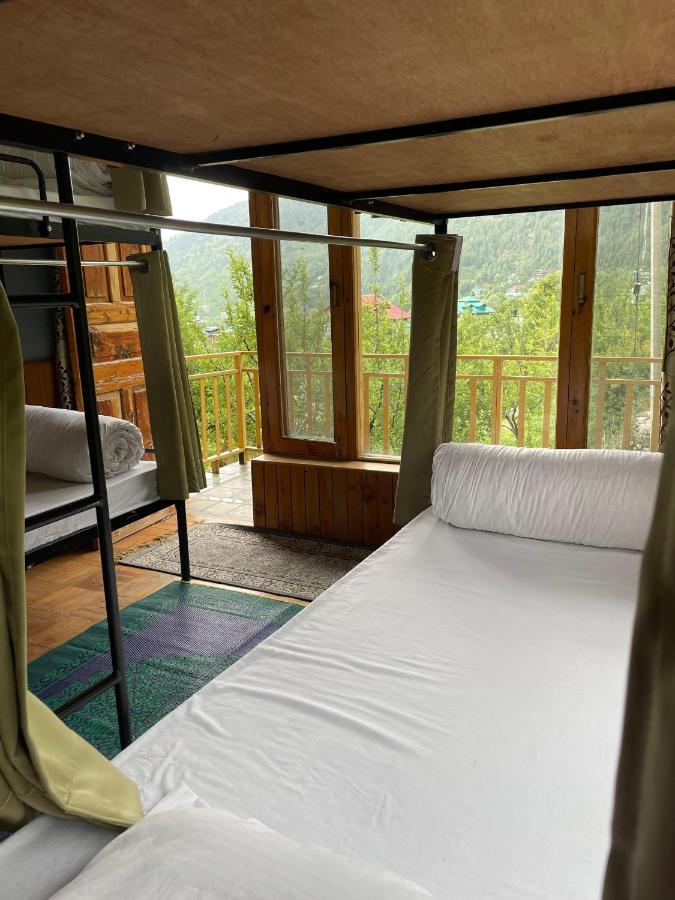 Roomshala 130 Duffers Door Manali (Himachal Pradesh)