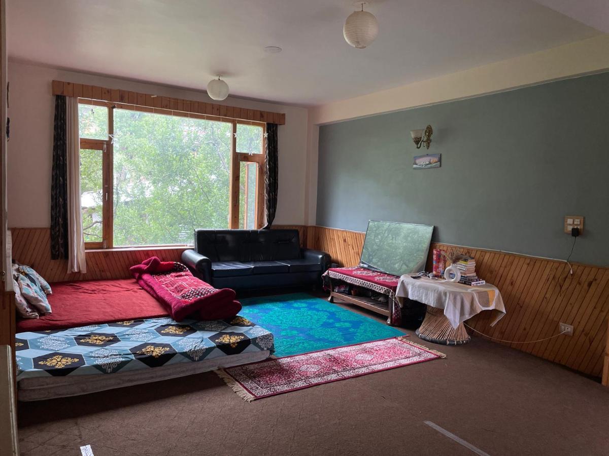 Roomshala 130 Duffers Door Manali (Himachal Pradesh)
