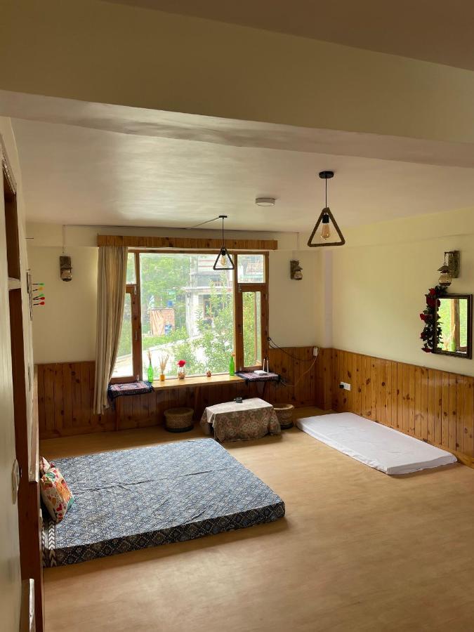 Roomshala 130 Duffers Door 3*