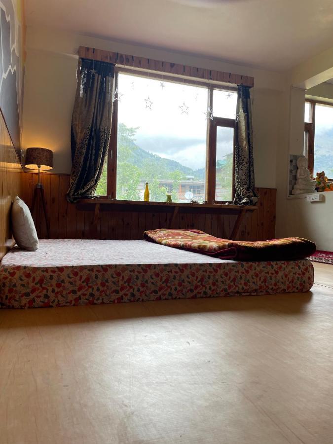 Roomshala 130 Duffers Door Manali (Himachal Pradesh)
