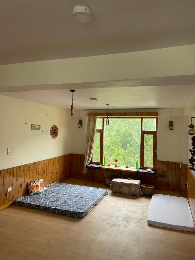 Roomshala 130 Duffers Door Hotel Manali (Himachal Pradesh)