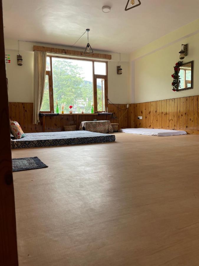 Roomshala 130 Duffers Door Manali (Himachal Pradesh)