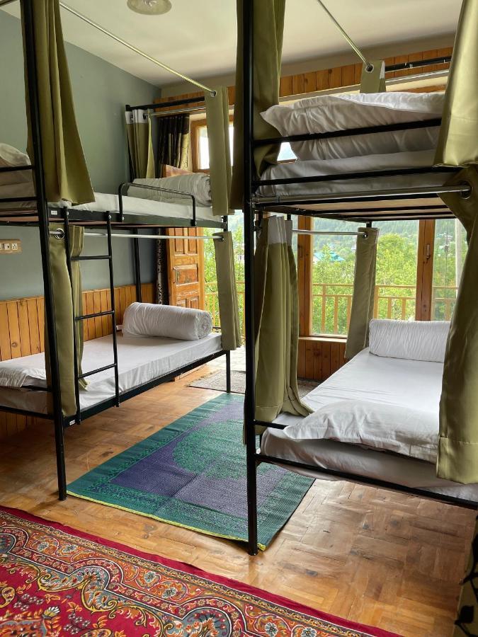 Roomshala 130 Duffers Door Manali (Himachal Pradesh)