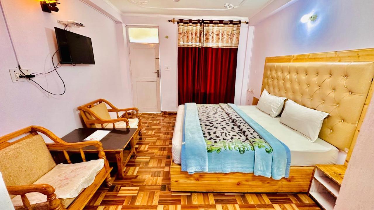 Hotel Manu Vatika Near Mall Road, *