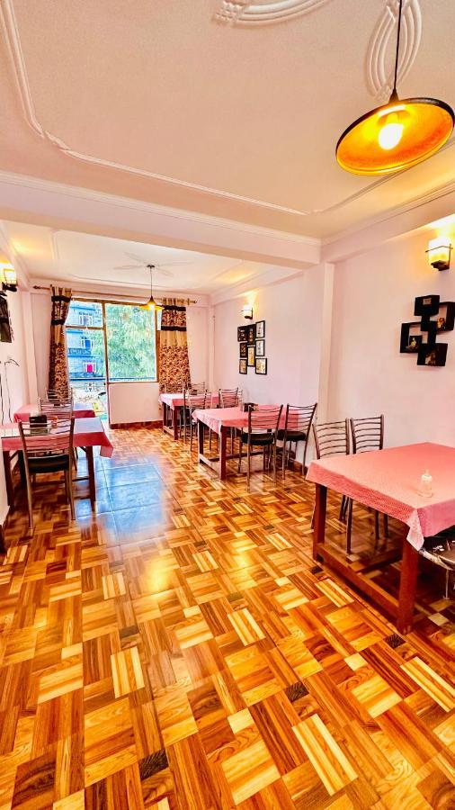 Manu Vatika Near Mall Road, *