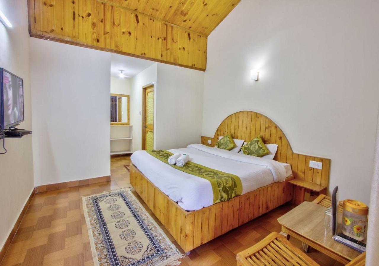 Thakur Hotel