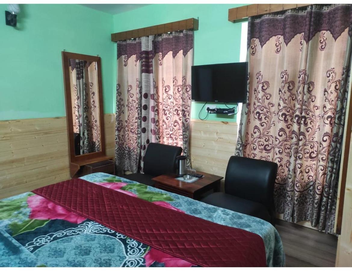 New Villa, Hotel Manali (Himachal Pradesh)