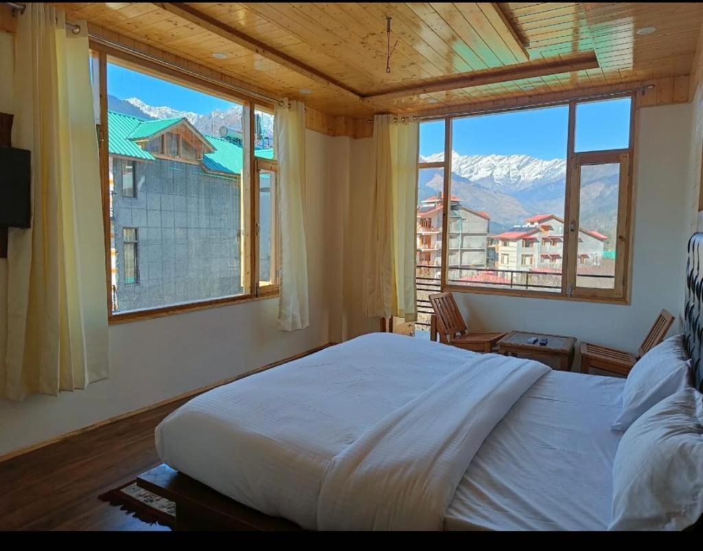Hotel Rajhans Resorts Manali (Himachal Pradesh)