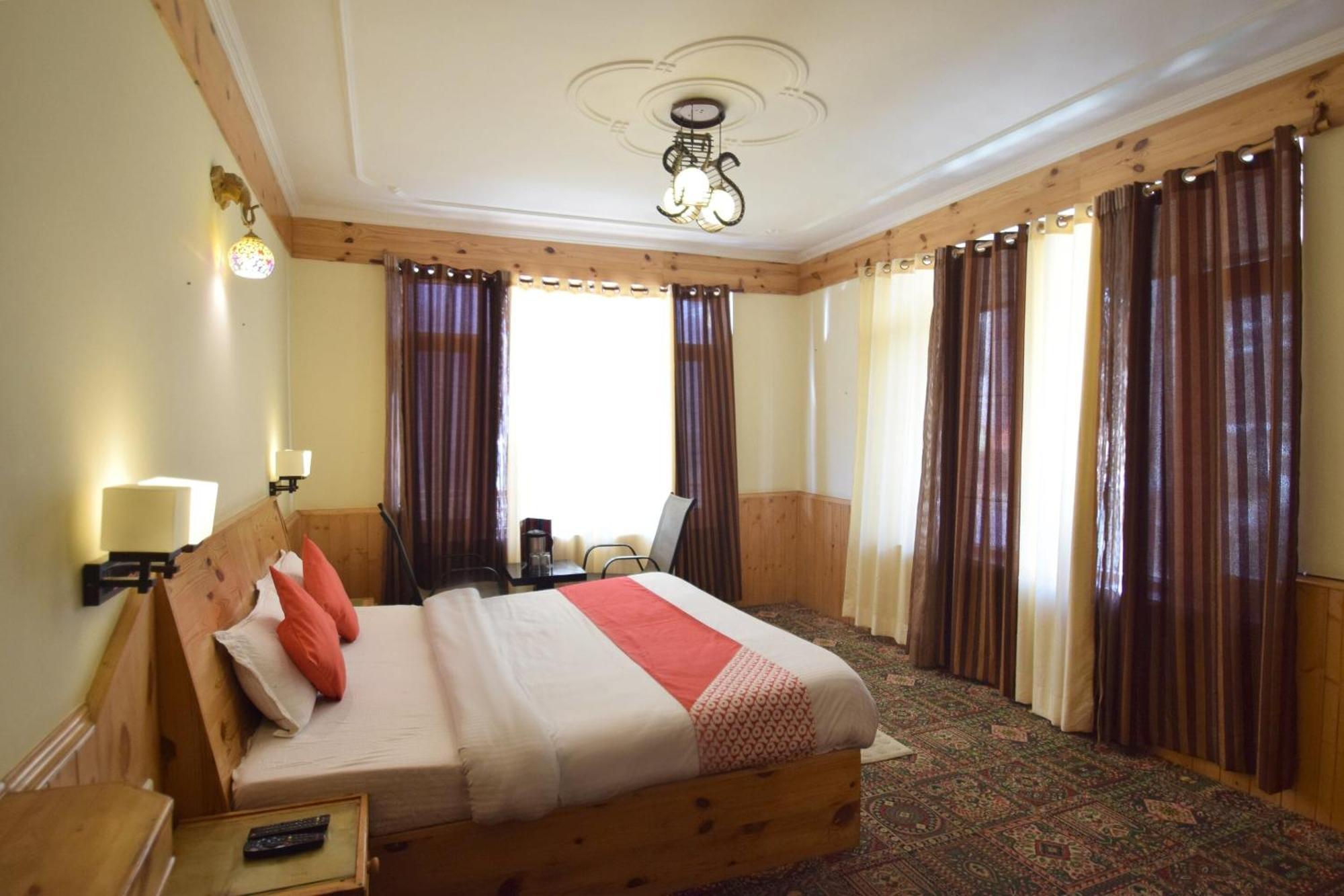 Oyo 1837 Hotel Golden Meadows Hotel 3*