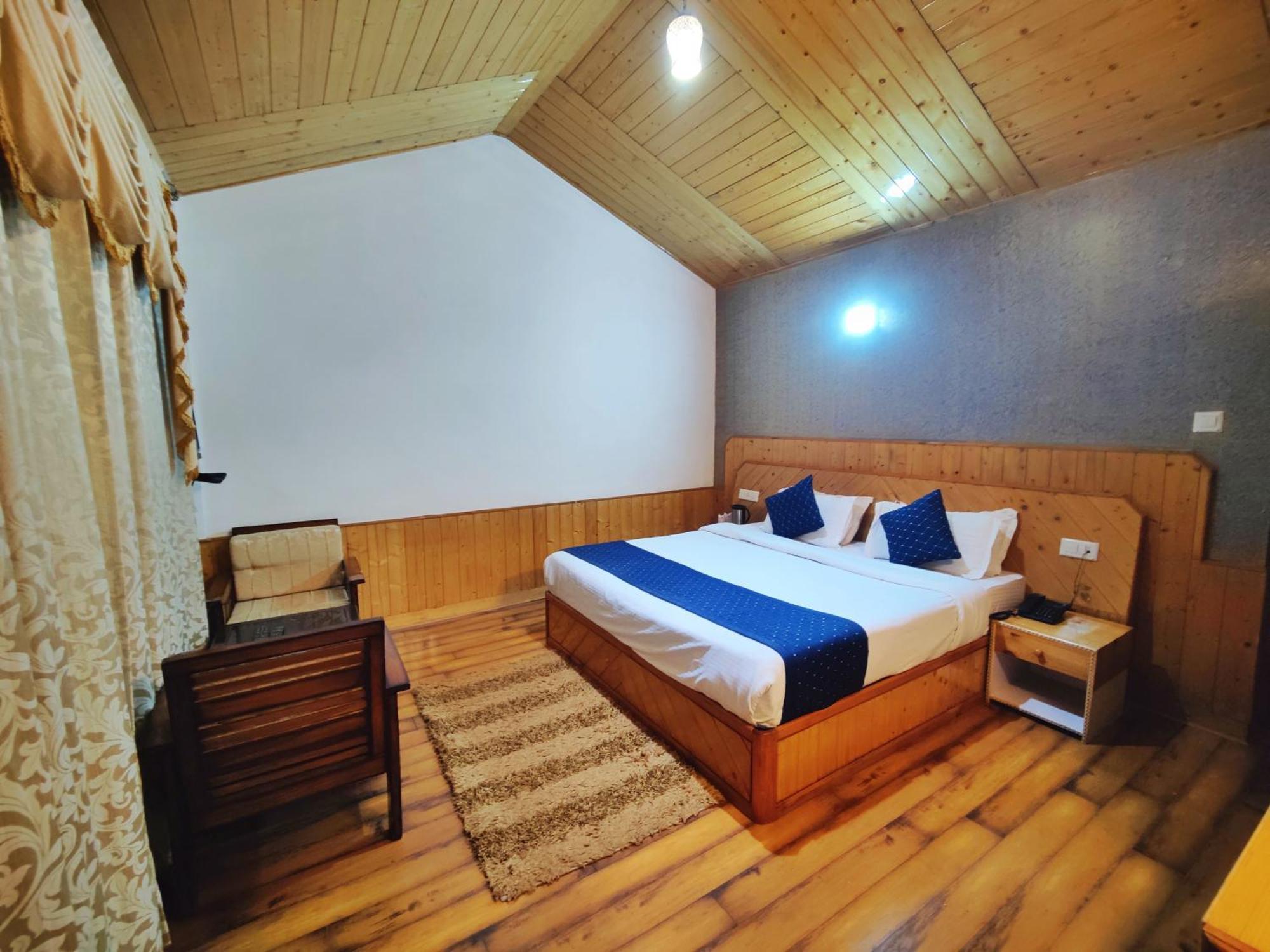 Hotel A Star Regency Near Mall Road 3*
