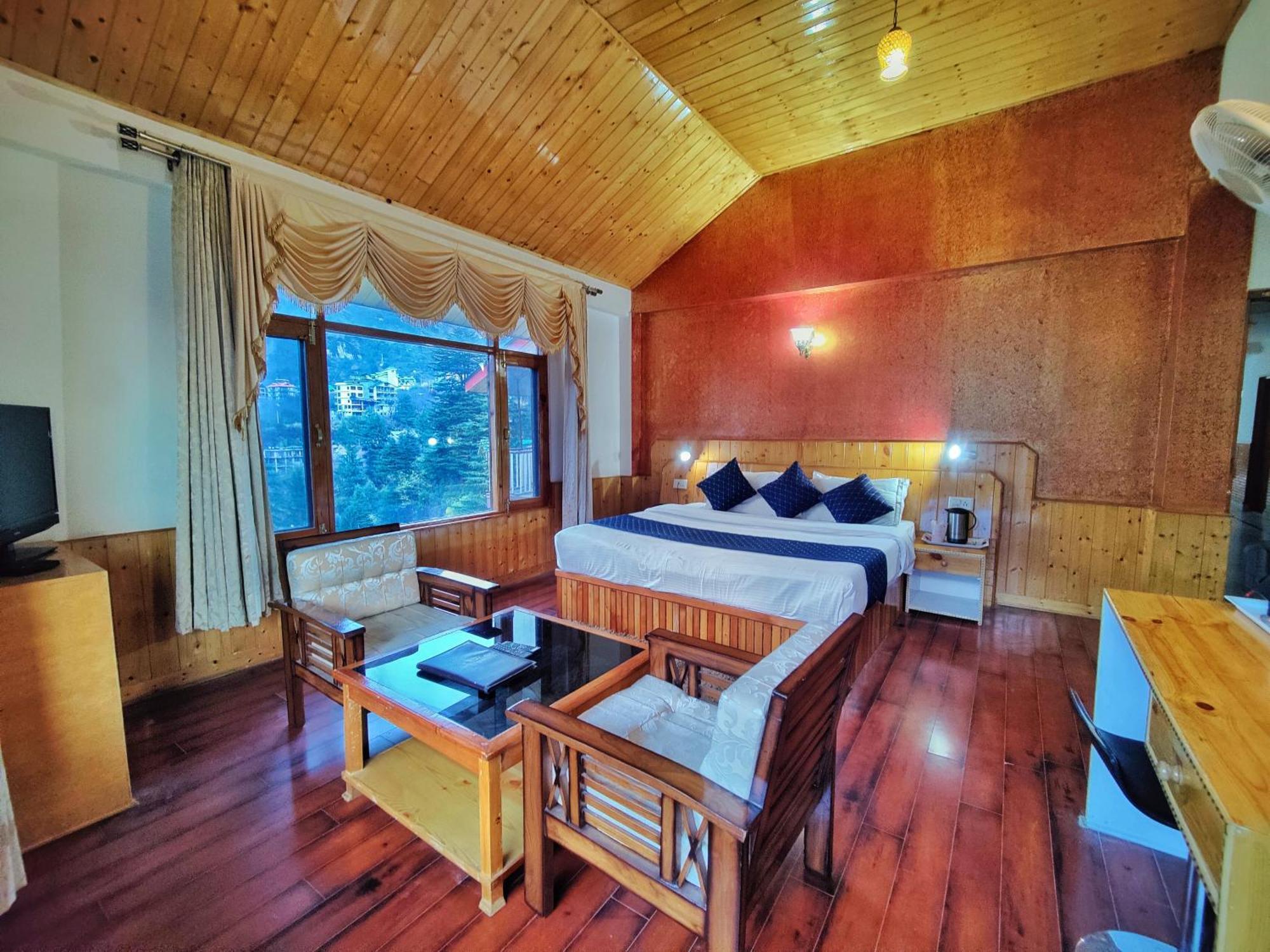A Star Regency Near Mall Road 3*