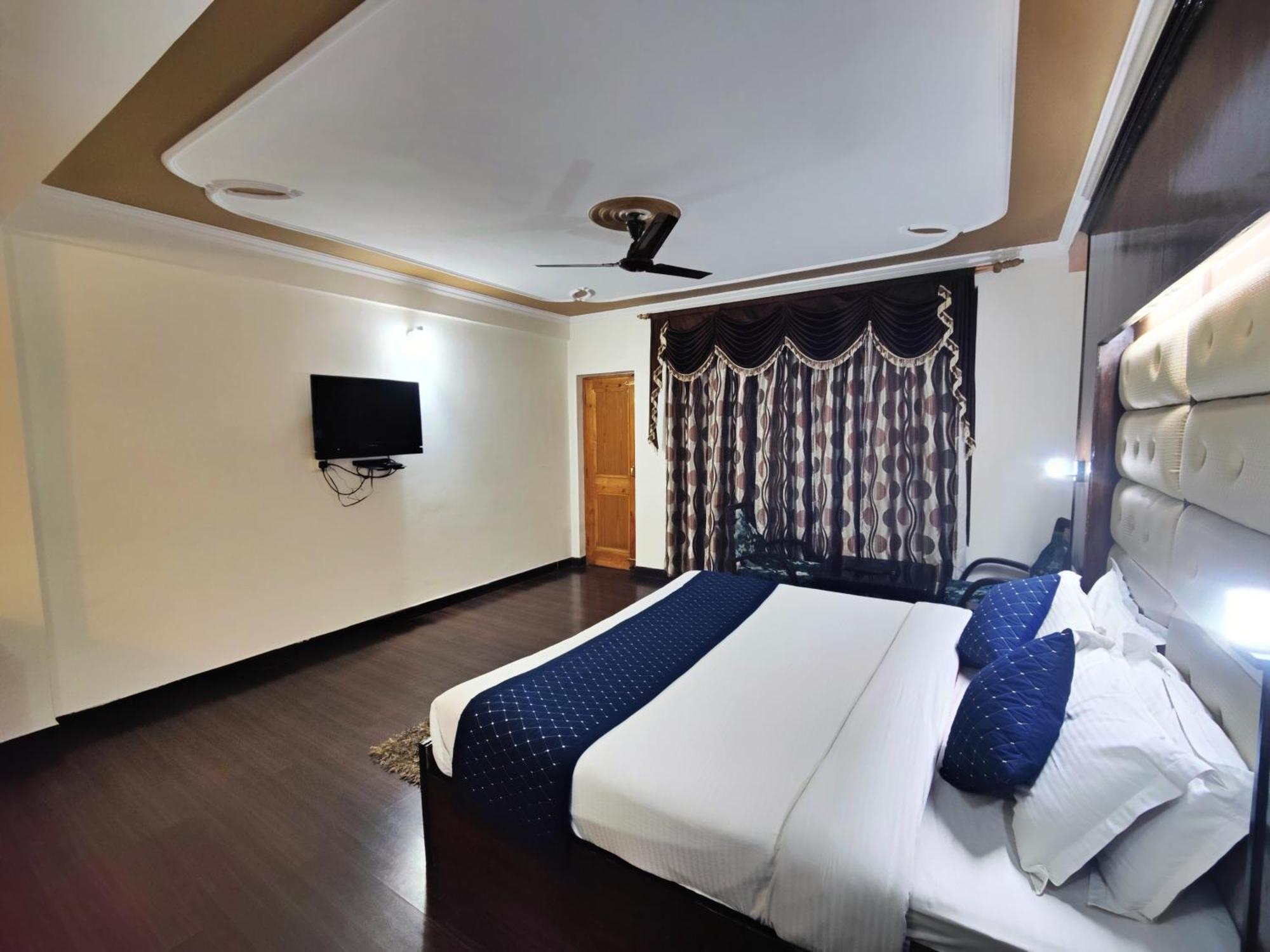 A Star Regency Near Mall Road 3*