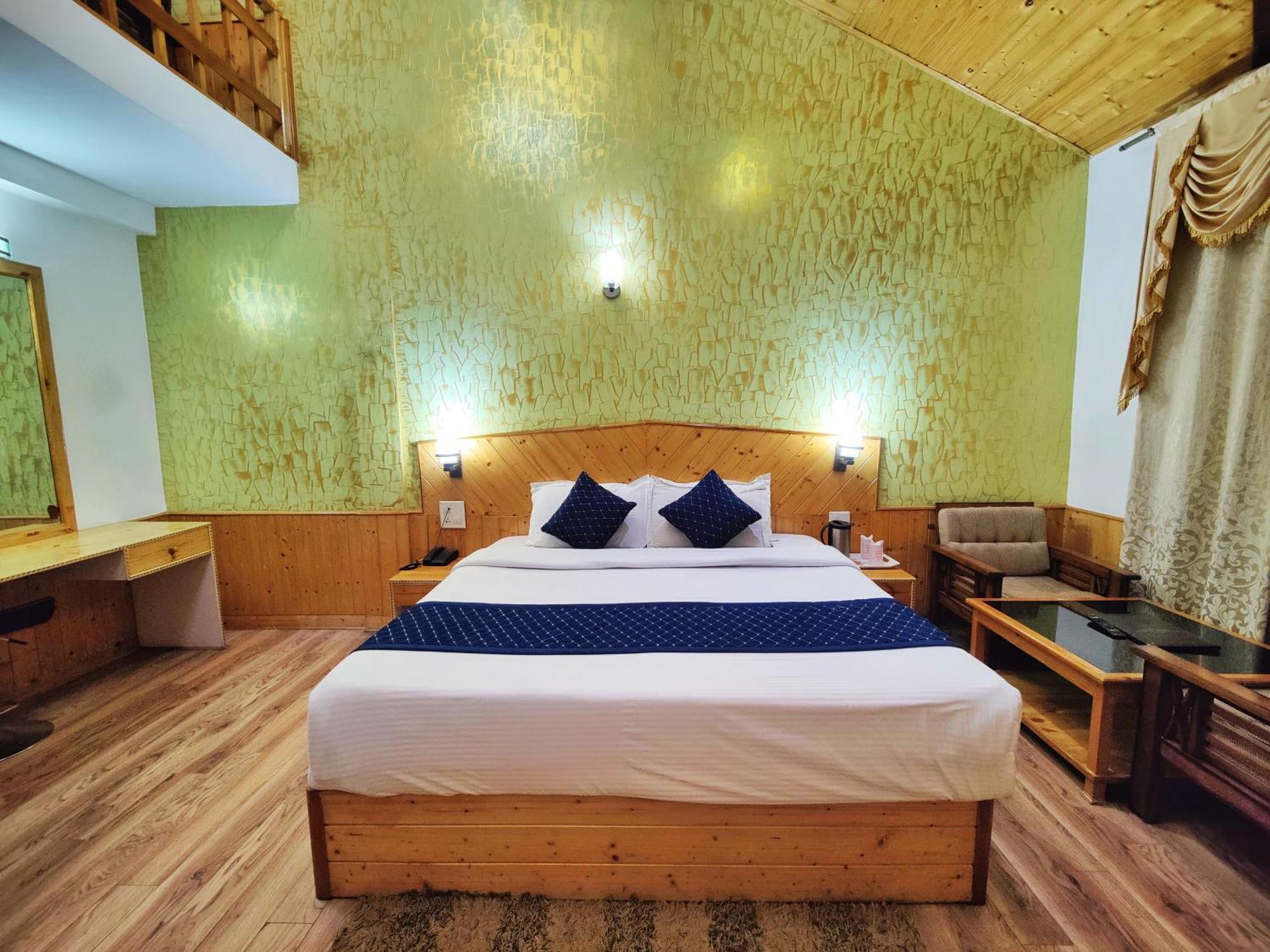 A Star Regency Near Mall Road 3*