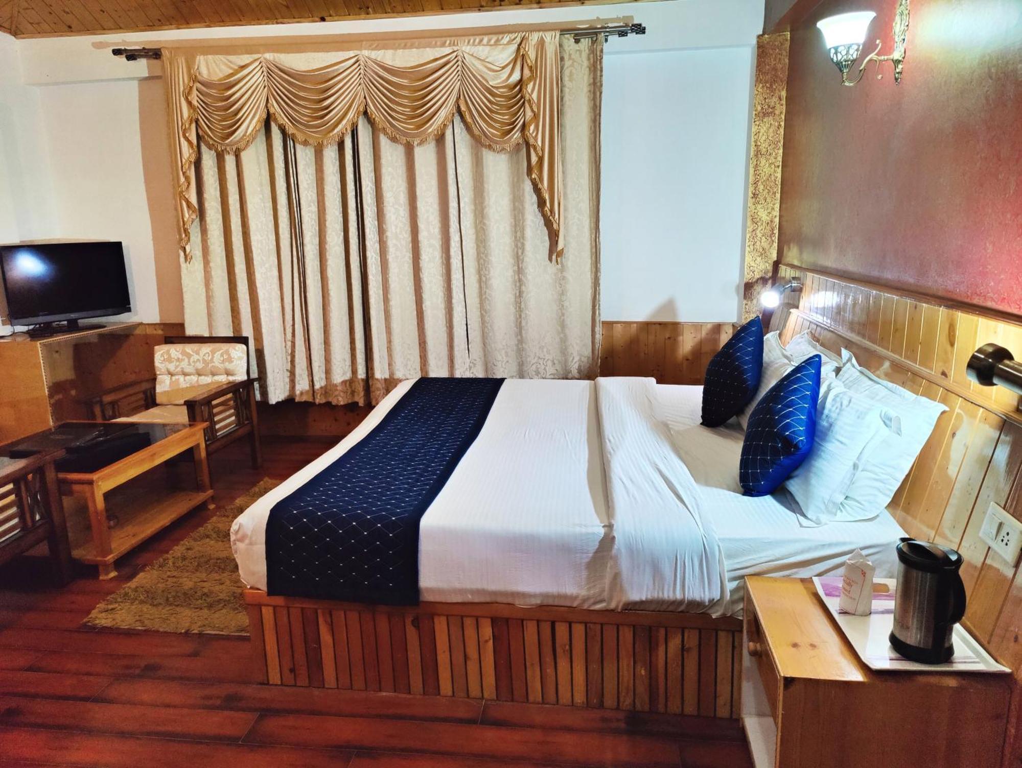 A Star Regency Near Mall Road 3*