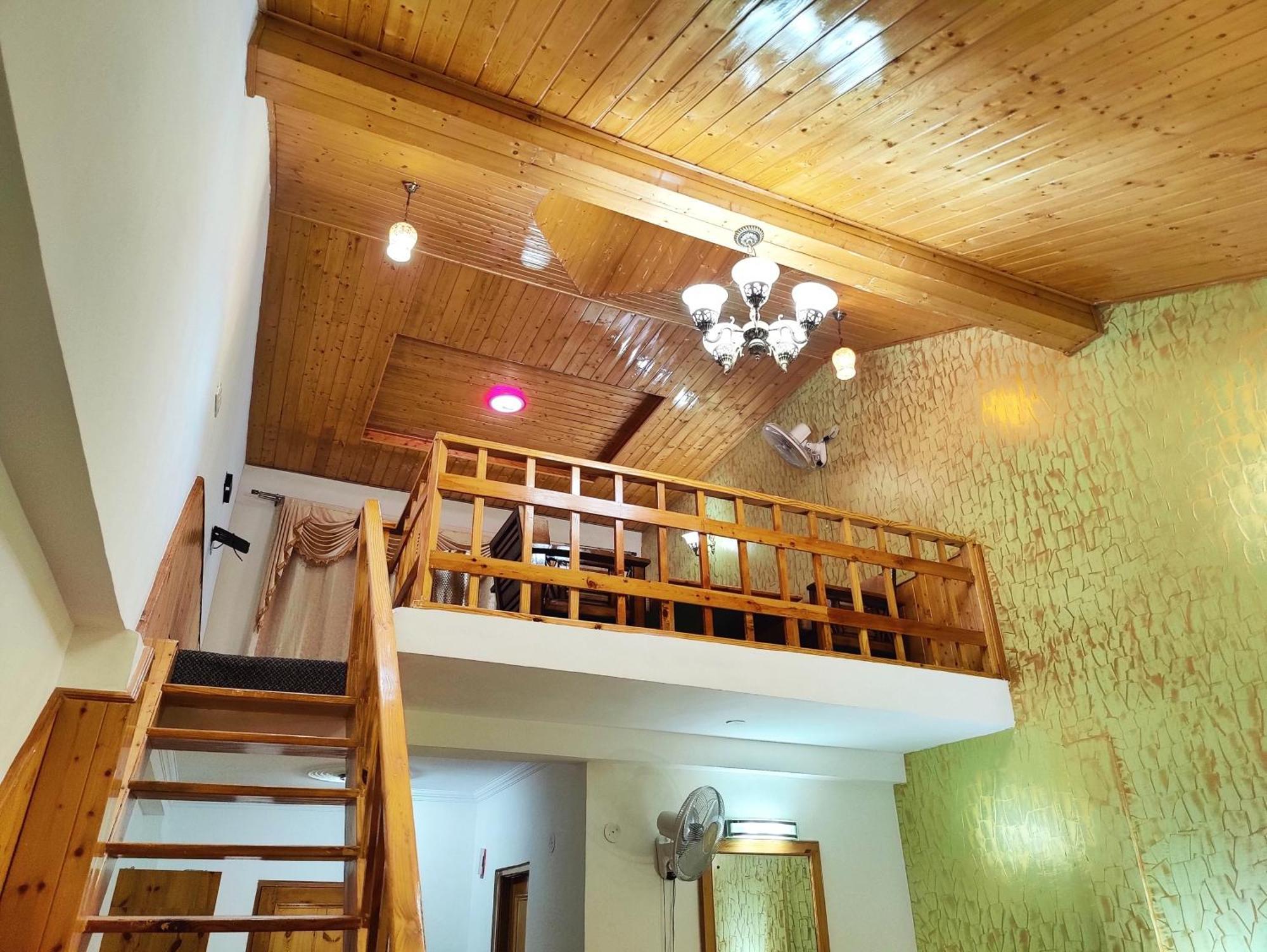 A Star Regency Near Mall Road Hotel