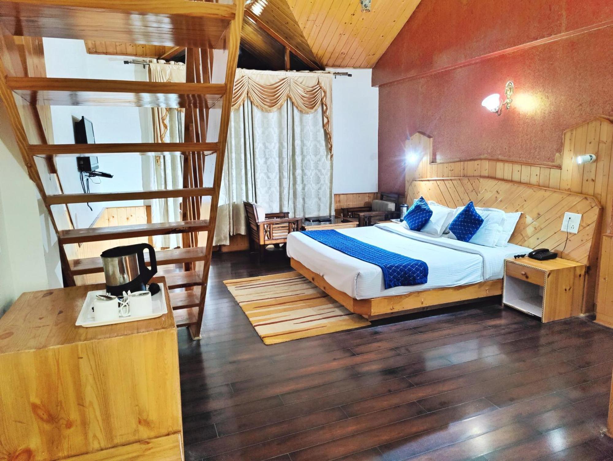 A Star Regency Near Mall Road Hotel 3*