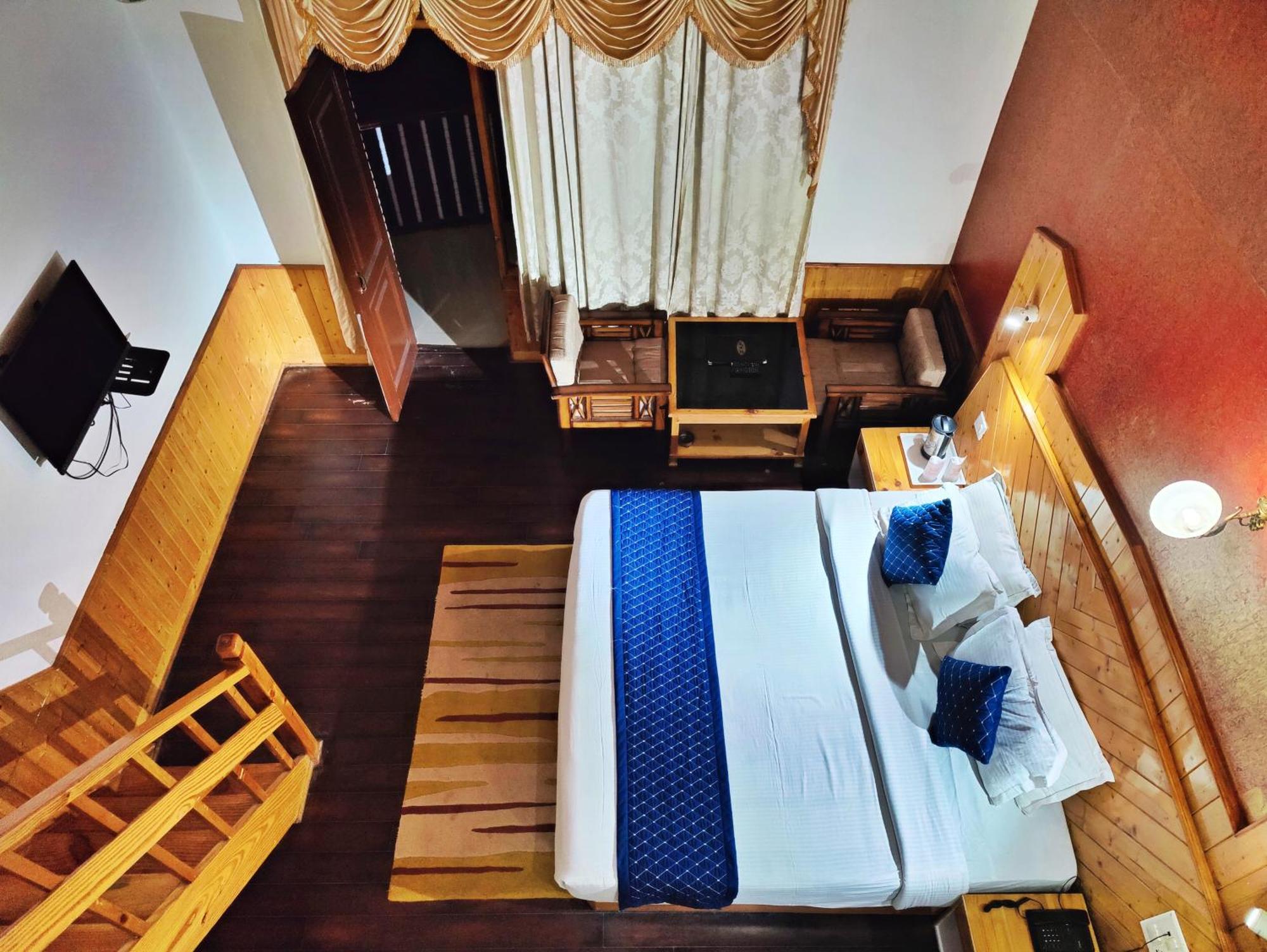 Hotel A Star Regency Near Mall Road 3*