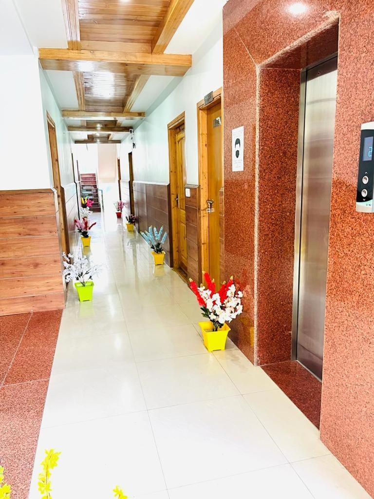 Vista - Centrally Heated ! Air Cooled ! - Managed By The Four Season ! Close To Mall Road Hotel Manali (Himachal Pradesh)