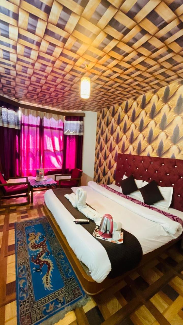 Hotel Hilltop At Mall Road With Open Terrace Manali (Himachal Pradesh)