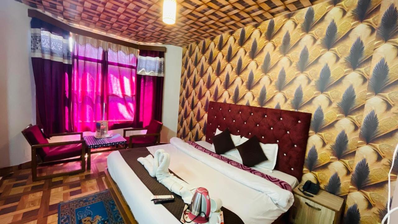 Hotel Hilltop At Mall Road With Open Terrace