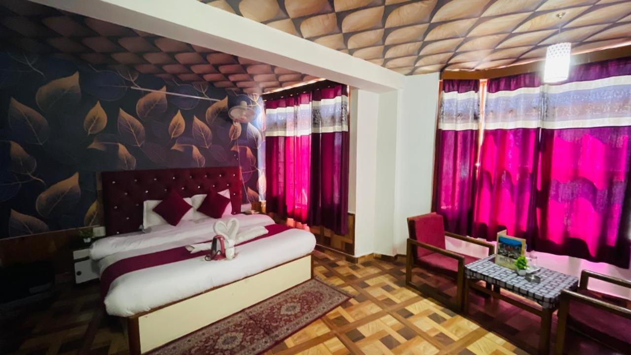 Hilltop At Mall Road With Open Terrace Hotel 2*