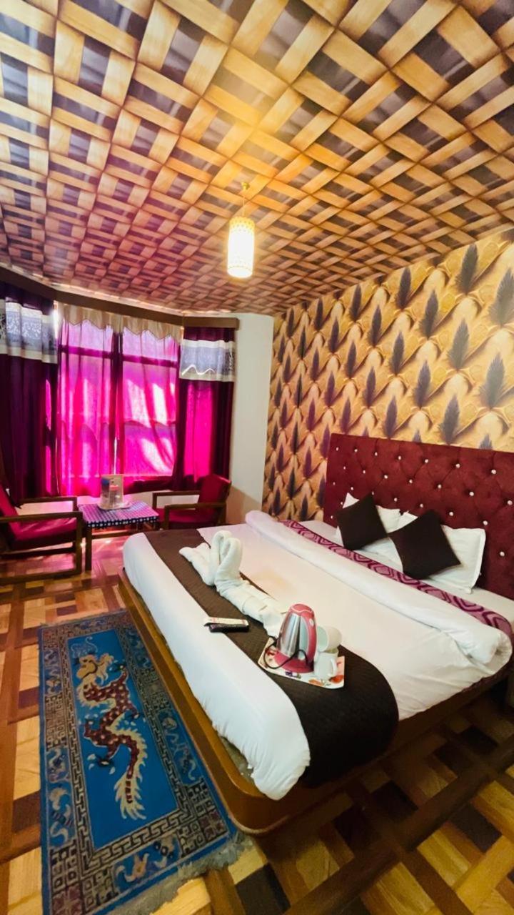 Hotel Hilltop At Mall Road With Open Terrace