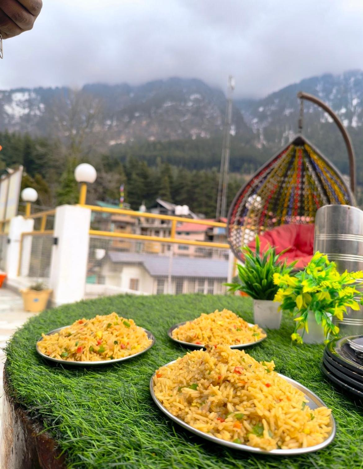 Hilltop At Mall Road With Open Terrace Manali (Himachal Pradesh)
