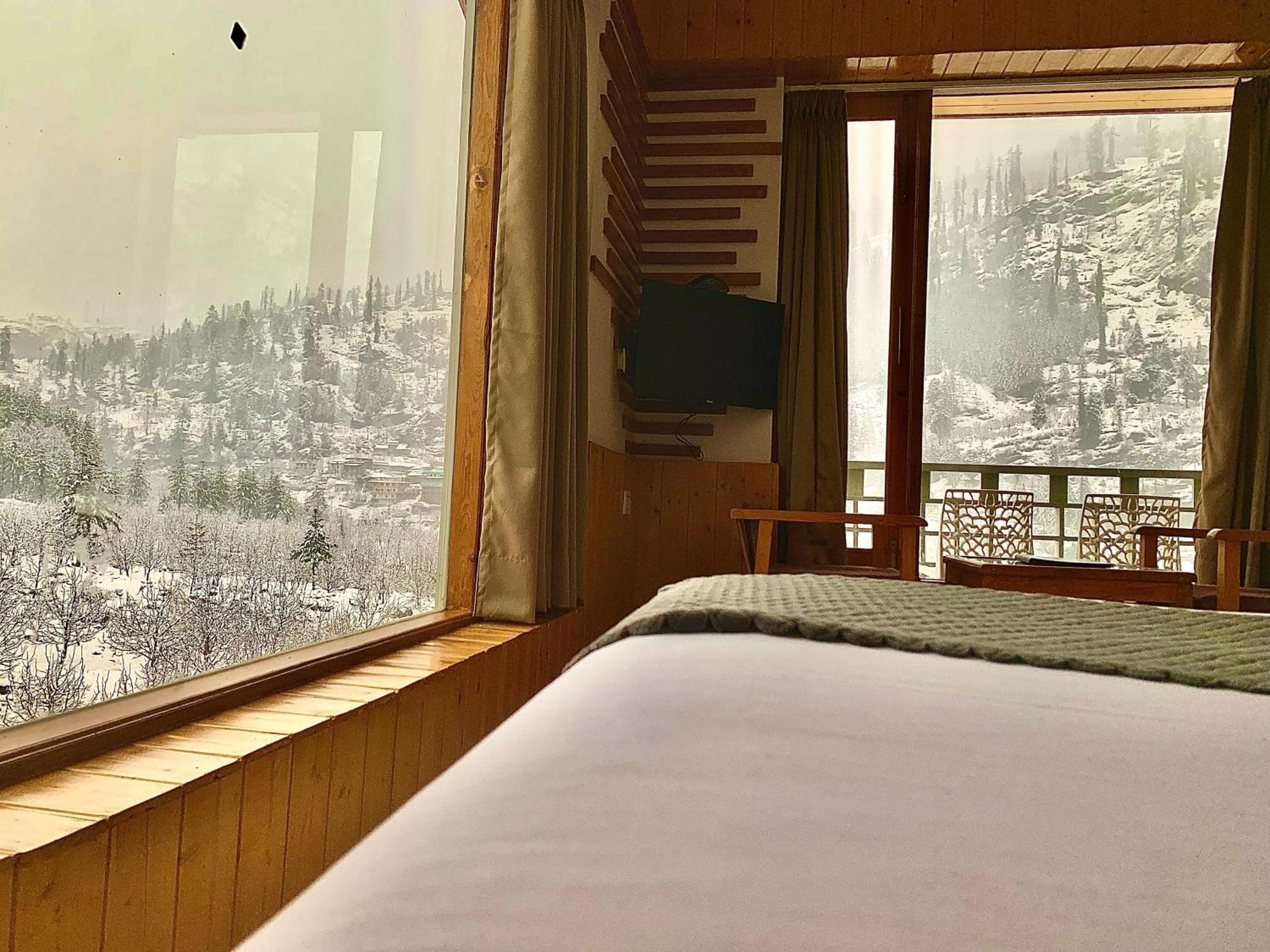 La Aero In Snow Mountains Manali (Himachal Pradesh)