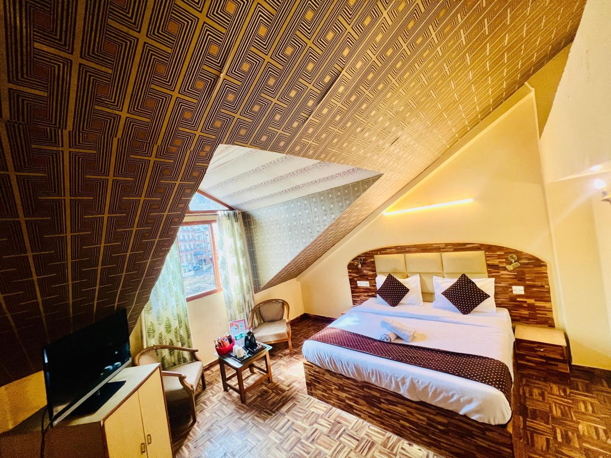 Kalinga's - Majestic Mountain View Hotel Manali (Himachal Pradesh)