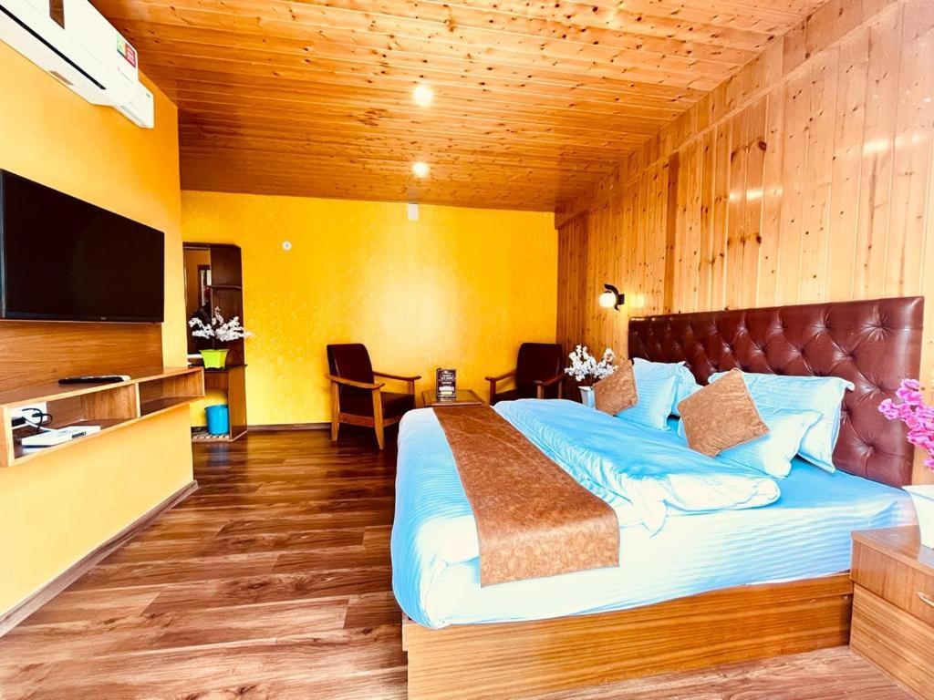 Vista - Centrally Heated ! Air Cooled ! - Managed By The Four Season ! Close To Mall Road