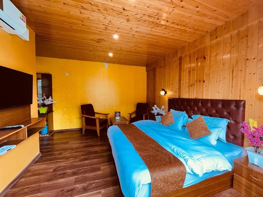 Hotel Vista - Centrally Heated ! Air Cooled ! - Managed By The Four Season ! Close To Mall Road Manali (Himachal Pradesh)