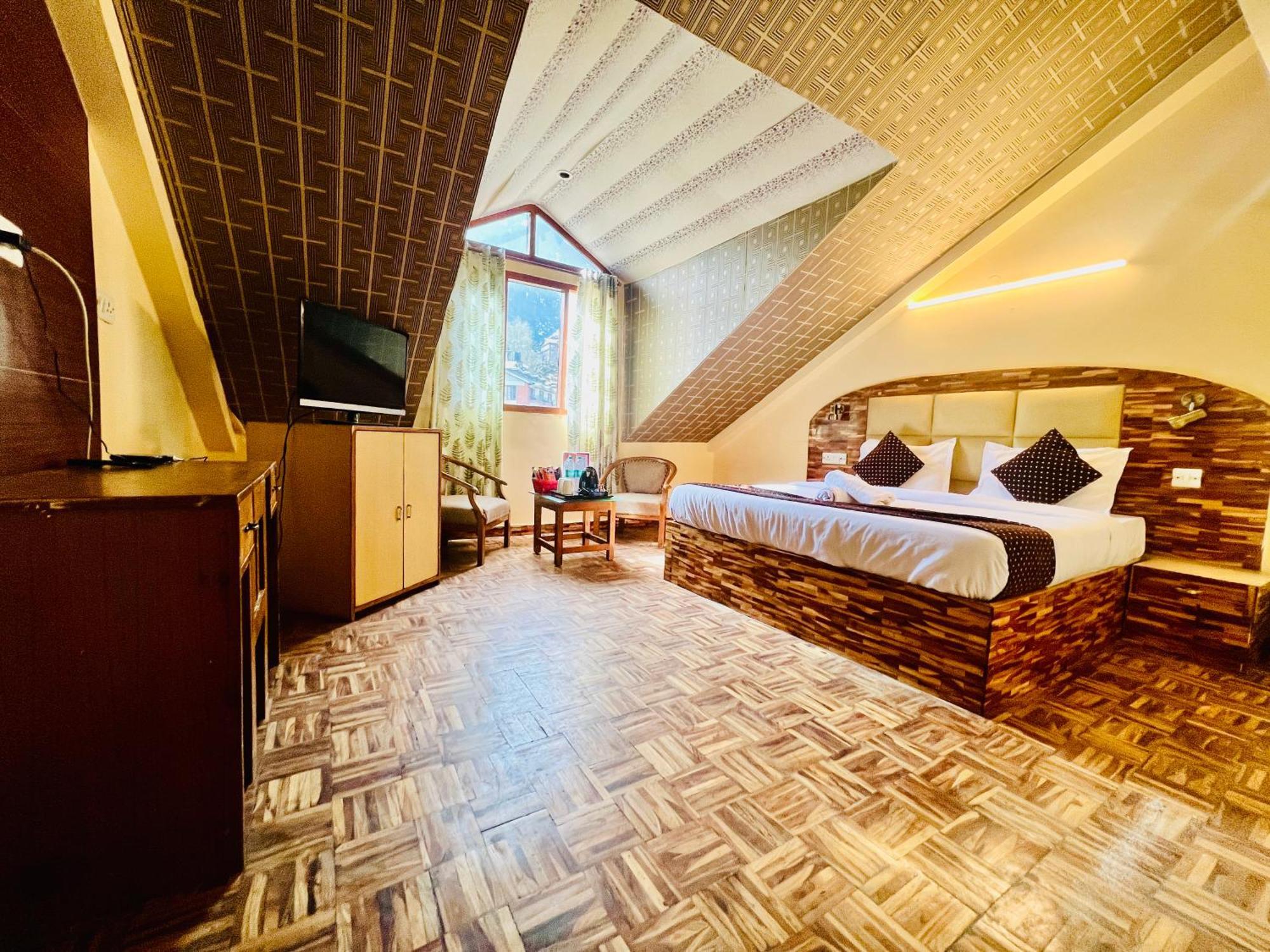 Hotel Kalinga's - Majestic Mountain View Manali (Himachal Pradesh)