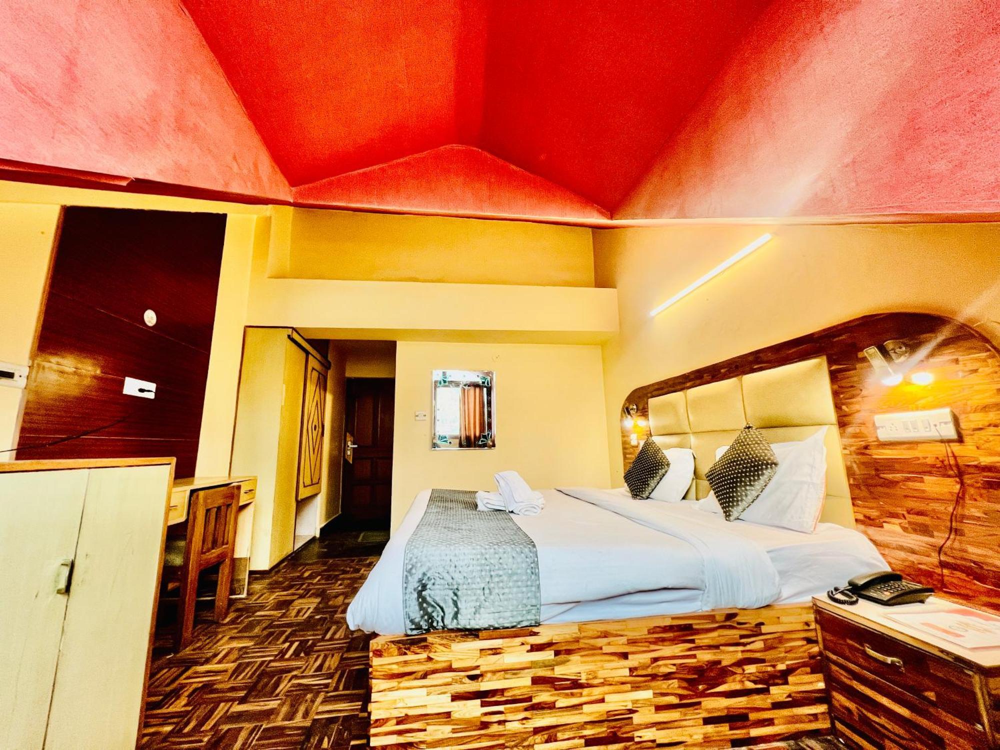 Hotel Kalinga's - Majestic Mountain View Manali (Himachal Pradesh)