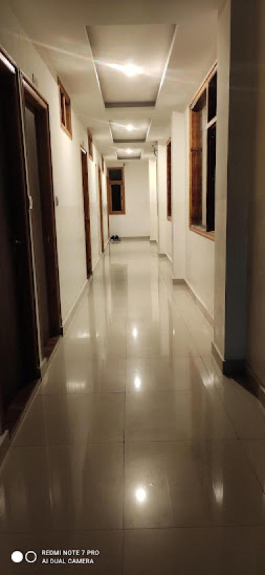 Hotel Goroomgo Saras - Near Hadimba Devi Temple - All Attached Balcony With Mountain View - Parking Facilities & Spacious 3*