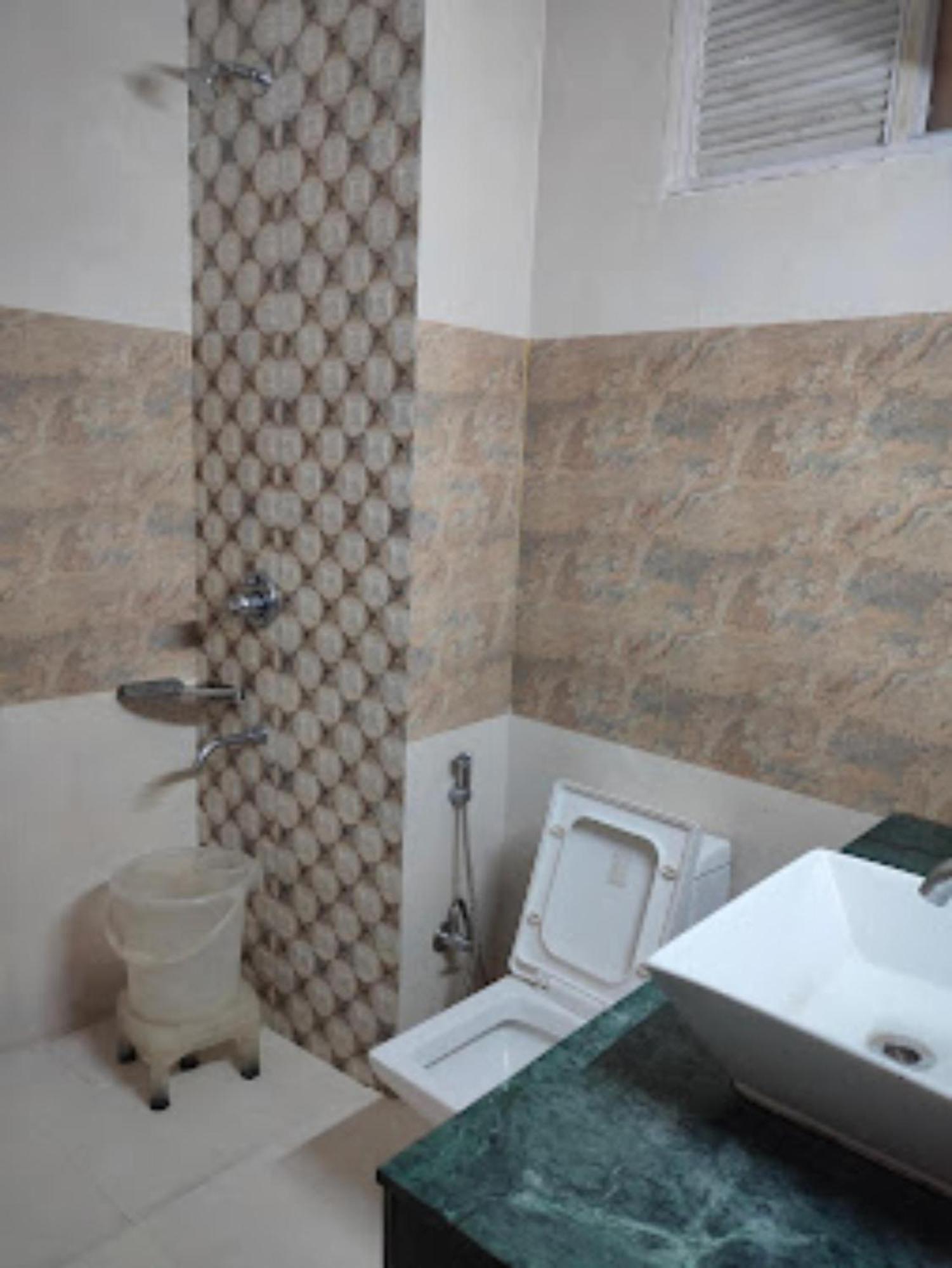 Hotel Goroomgo Saras - Near Hadimba Devi Temple - All Attached Balcony With Mountain View - Parking Facilities & Spacious Manali (Himachal Pradesh)