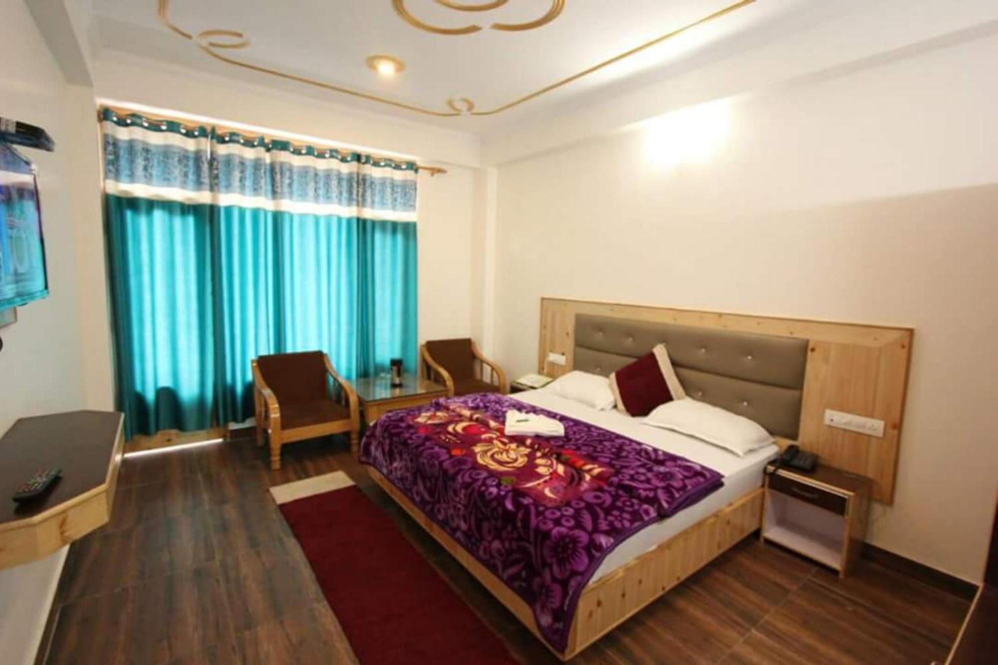 Goroomgo Saras - Near Hadimba Devi Temple - All Attached Balcony With Mountain View - Parking Facilities & Spacious Manali (Himachal Pradesh)
