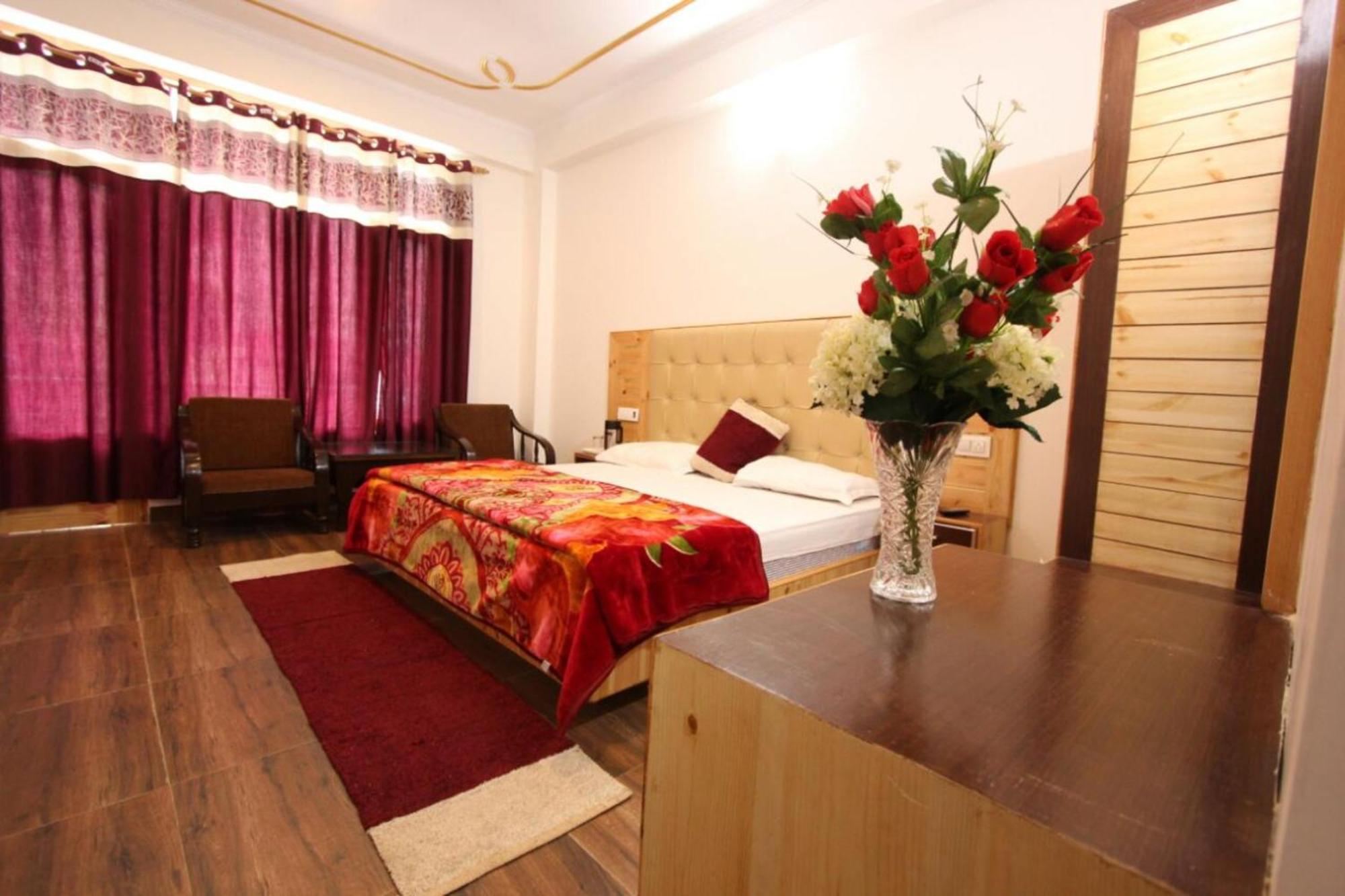 Goroomgo Saras - Near Hadimba Devi Temple - All Attached Balcony With Mountain View - Parking Facilities & Spacious Hotel Manali (Himachal Pradesh)