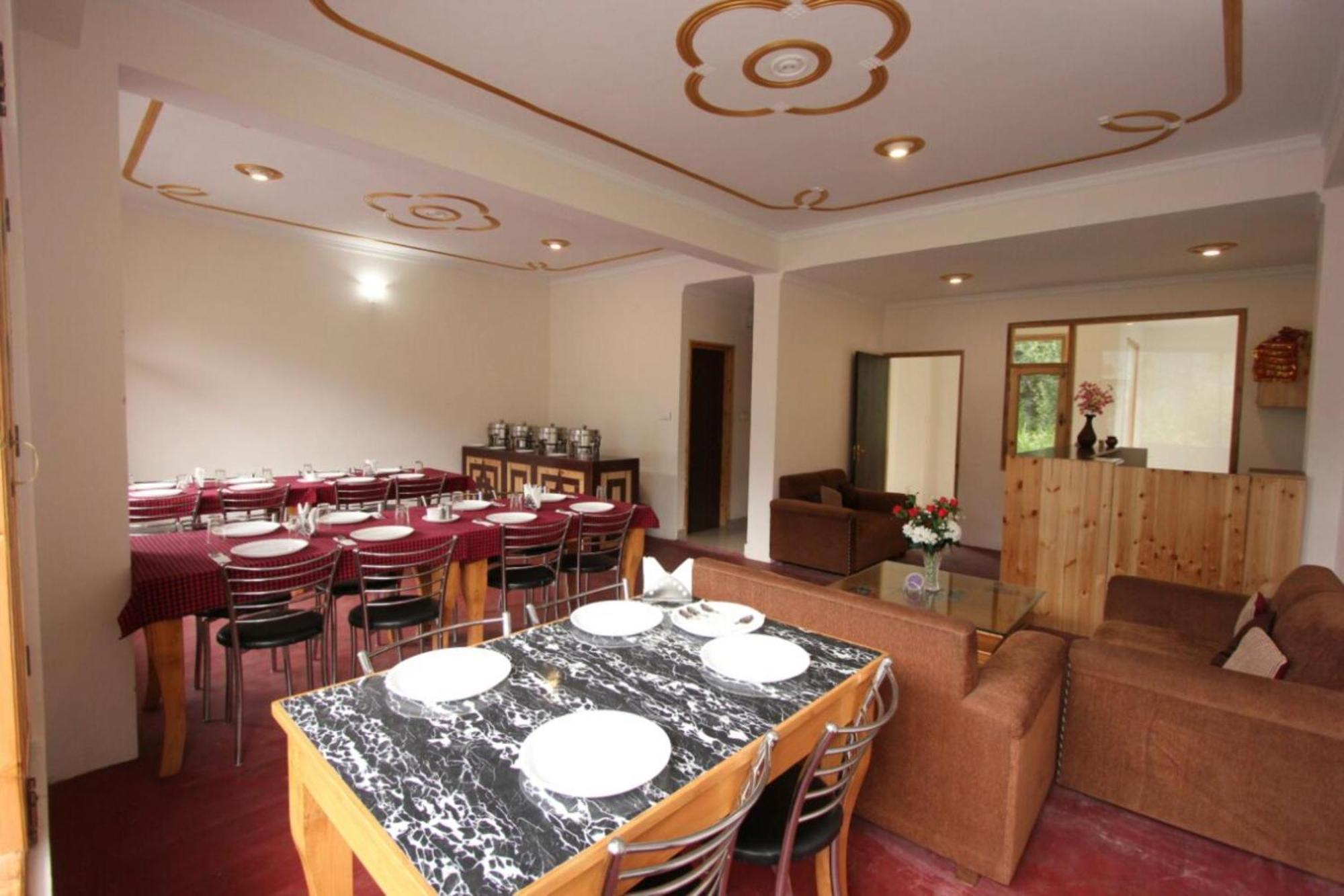 Hotel Goroomgo Saras - Near Hadimba Devi Temple - All Attached Balcony With Mountain View - Parking Facilities & Spacious 3*