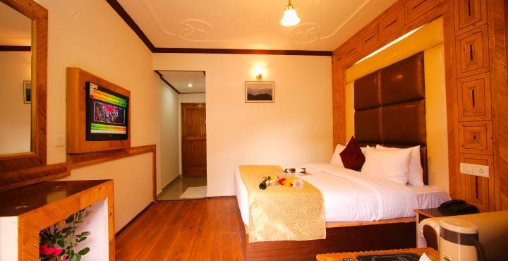 Hotel Himgiri