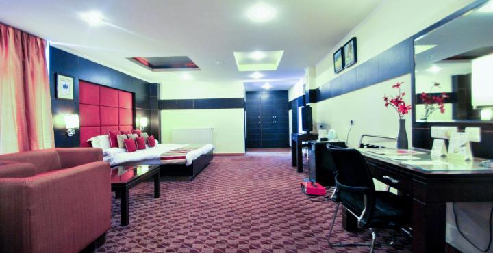 Renest River Country 4*