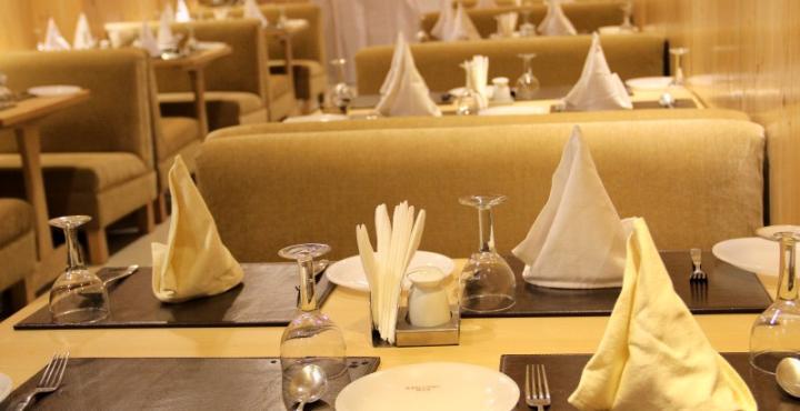 The Holiday & Cottages, Hotel 4*