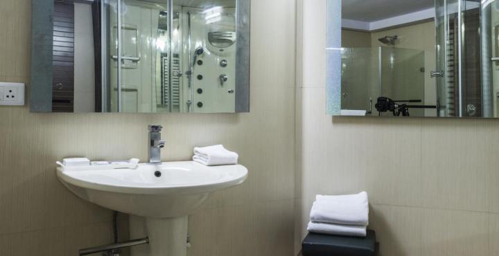 Hotel The River Crescent 4*