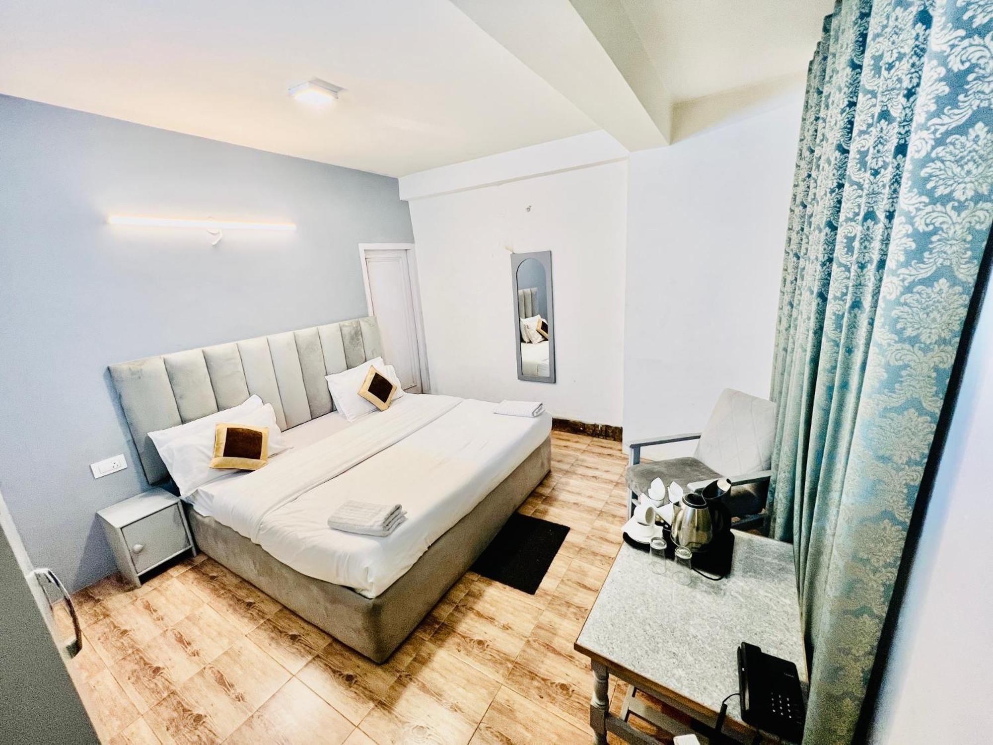 Link -#near Volvo Bus Stand #mountain View #river View #open Terrace Hotel