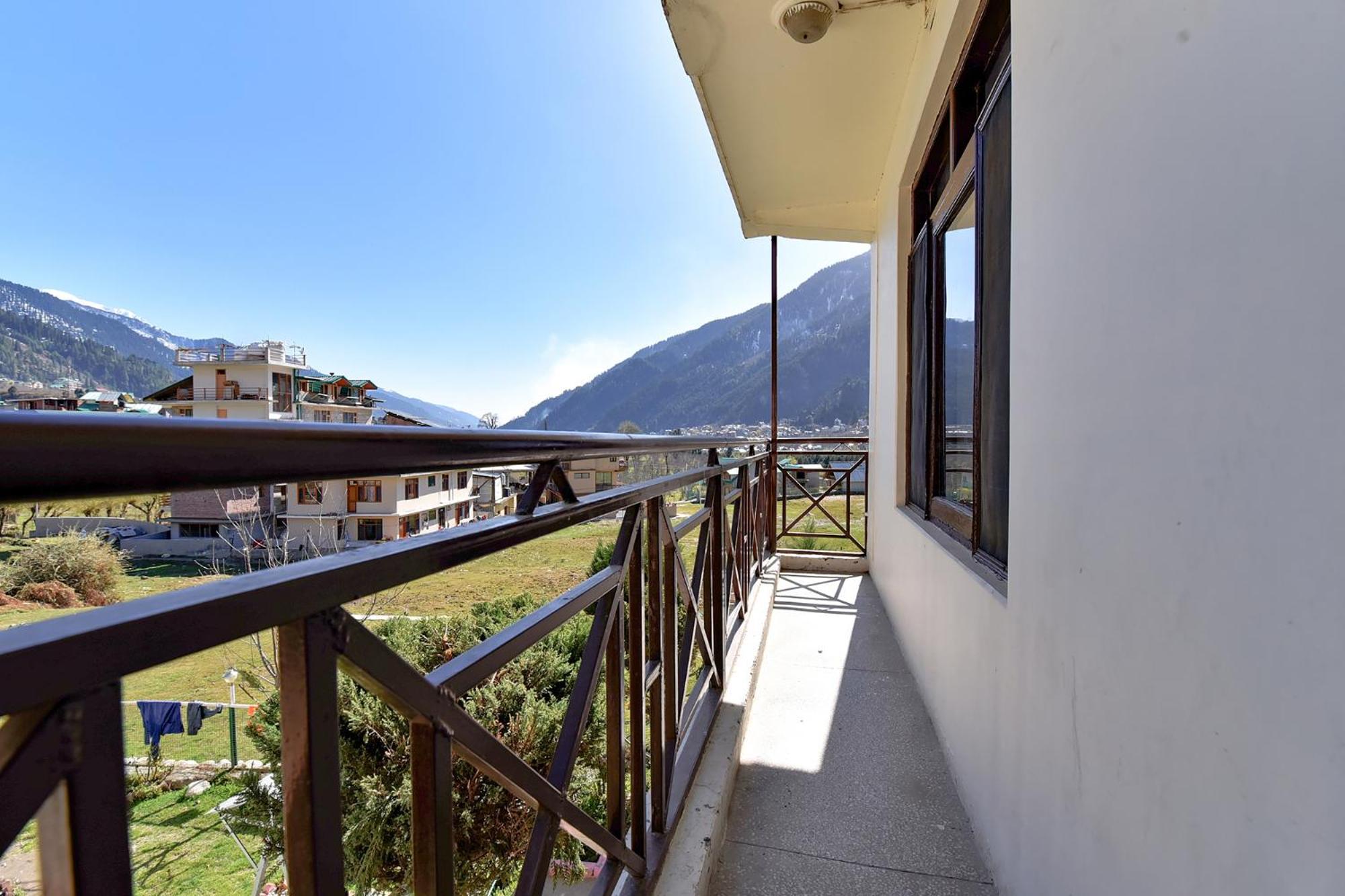 Fabexpress Mountain Hotel Manali (Himachal Pradesh)