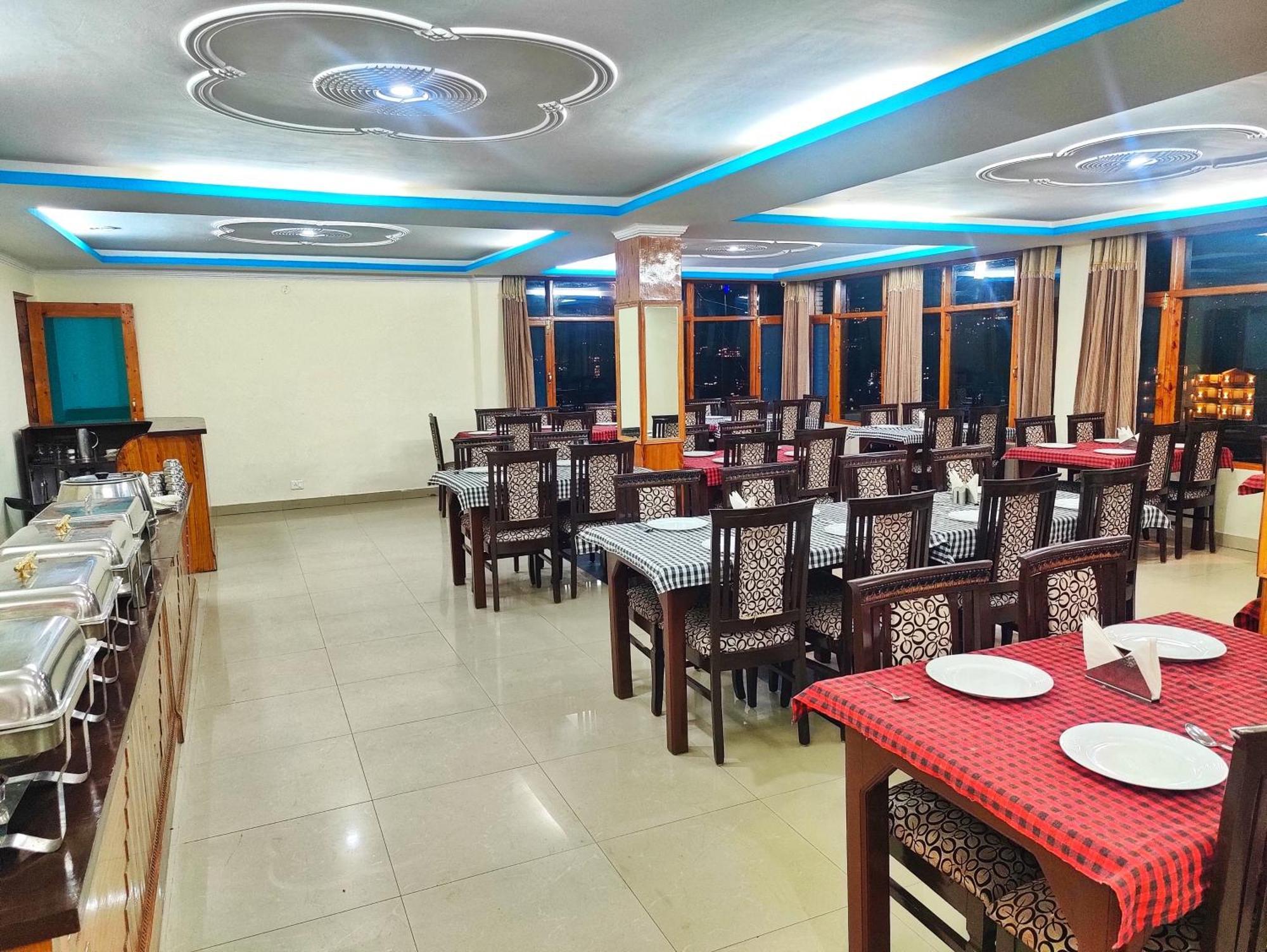 A Star Regency Near Mall Road Hotel 3*