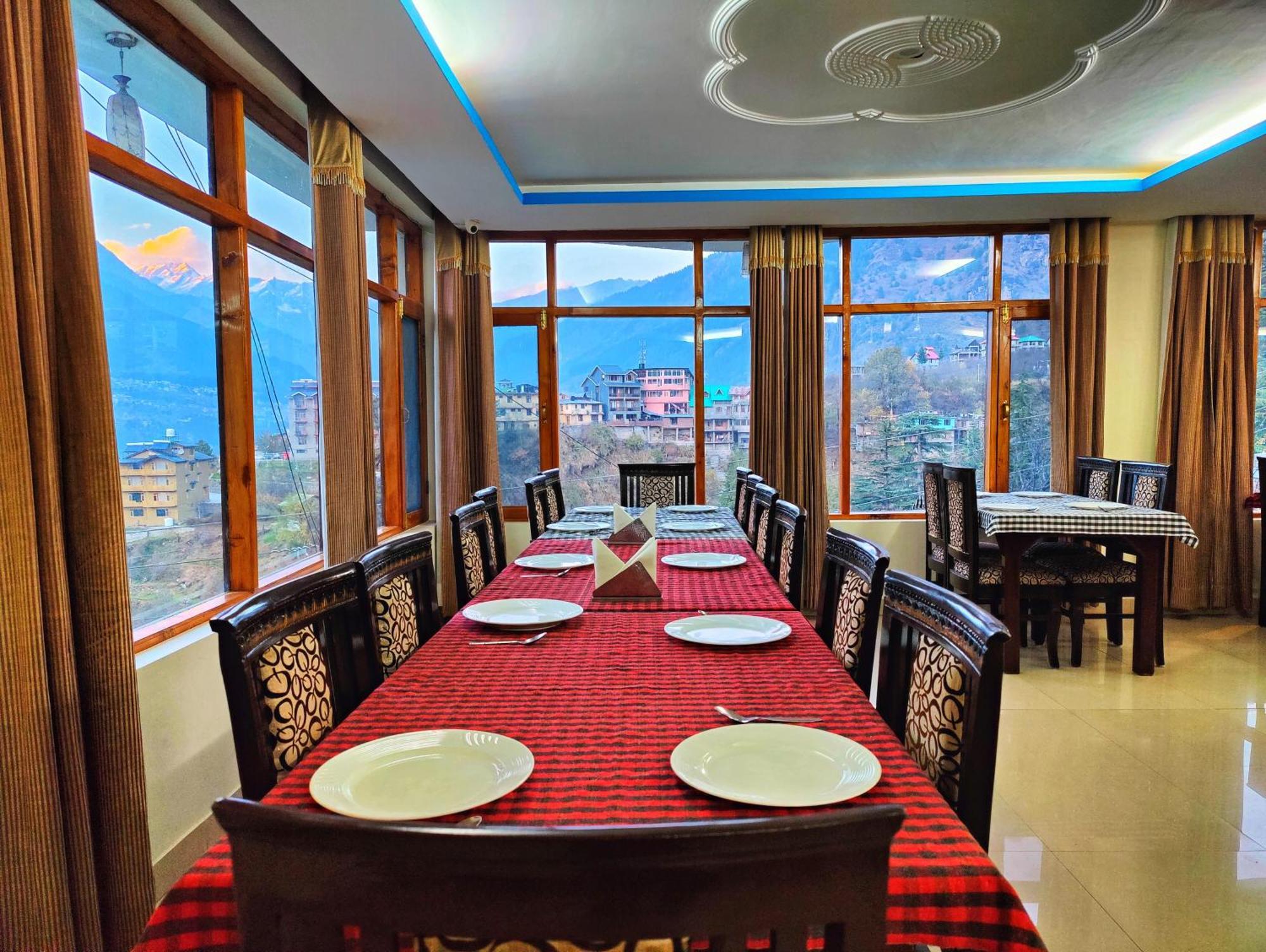 A Star Regency Near Mall Road 3*