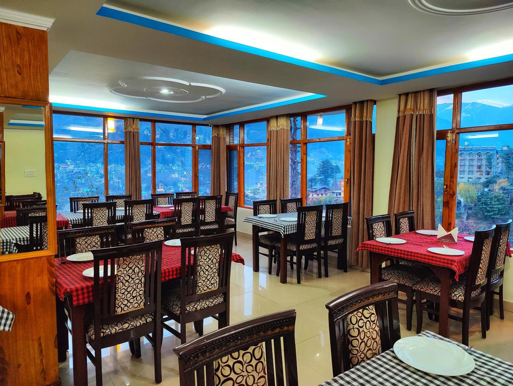 A Star Regency Near Mall Road 3*